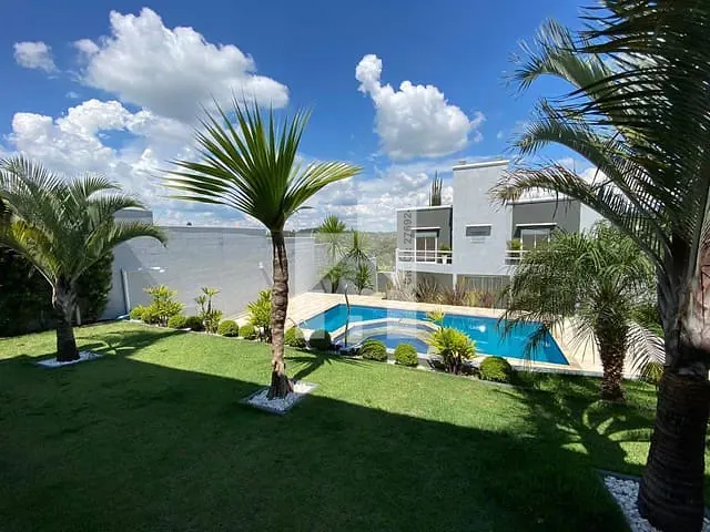Casa com 1037m² 3 quartos e 4 banheiros, à venda ou para alugar, no bairro Caxambu em Jundiaí