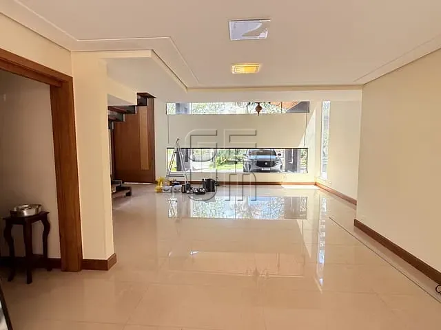 Casa com 500m² 4 quartos e 6 banheiros, à venda, no bairro Esperança em Londrina