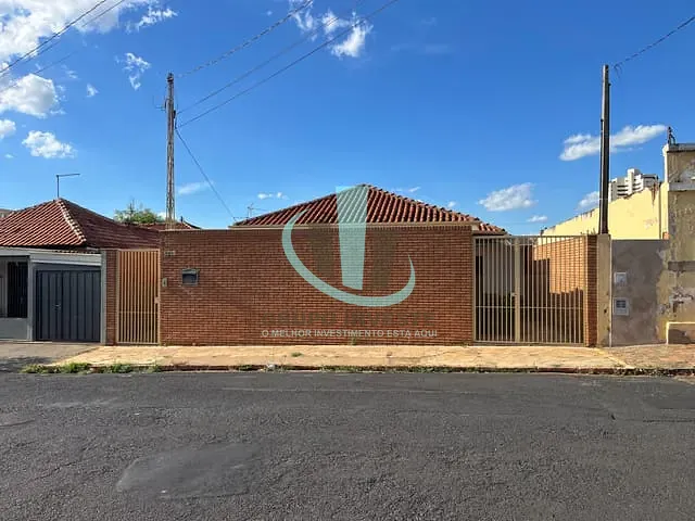 Casa com 684m² 3 quartos e 4 banheiros, à venda ou para alugar, no bairro Centro em Araraquara