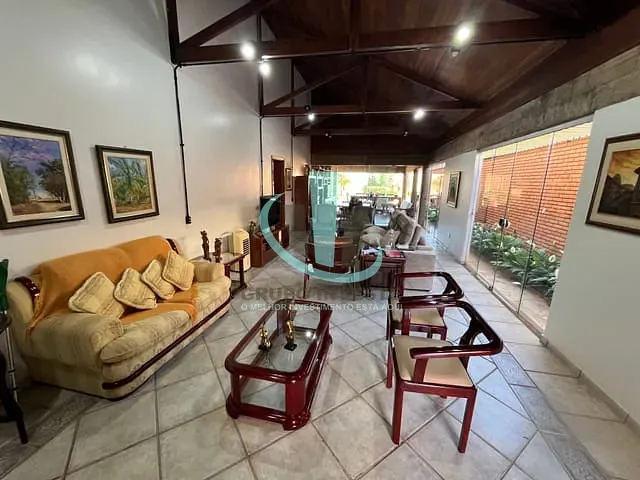 Casa com 684m² 3 quartos e 4 banheiros, à venda ou para alugar, no bairro Centro em Araraquara
