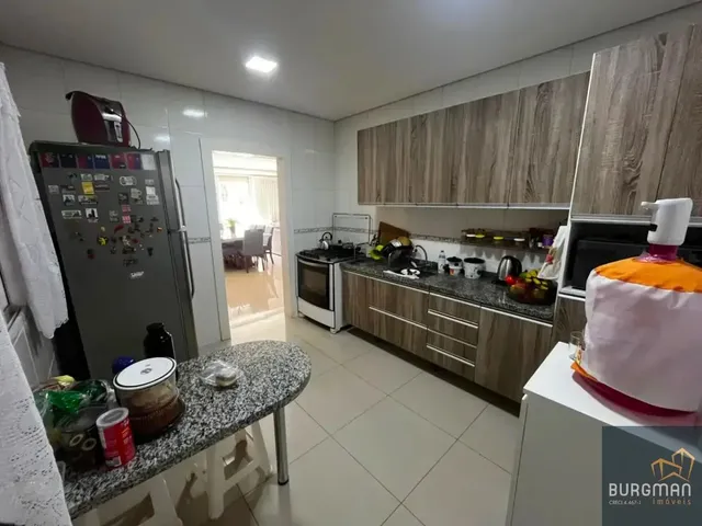 Casa com 550m² 3 quartos e 3 banheiros, à venda, no bairro Cajuru em Curitiba