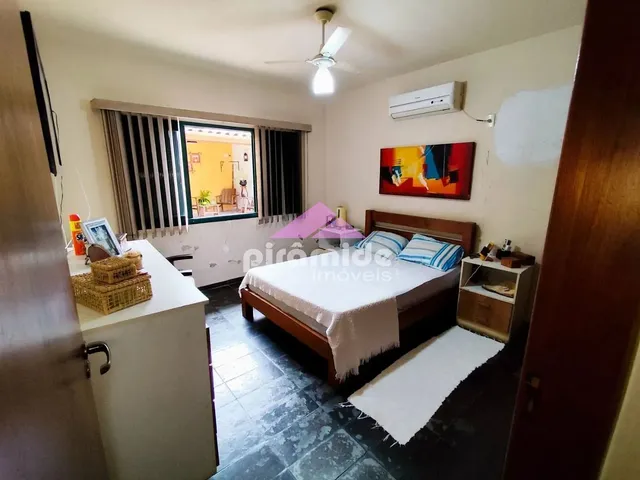 Casa com 243m² 3 quartos e 3 banheiros, à venda, no bairro Jardim Primavera em Caraguatatuba