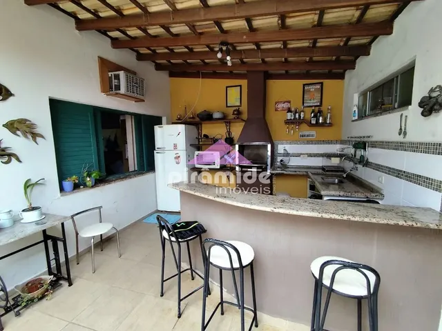 Casa com 243m² 3 quartos e 3 banheiros, à venda, no bairro Jardim Primavera em Caraguatatuba