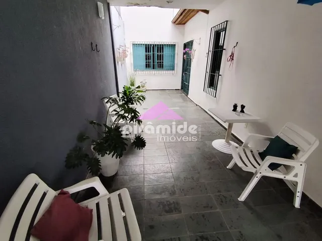 Casa com 243m² 3 quartos e 3 banheiros, à venda, no bairro Jardim Primavera em Caraguatatuba