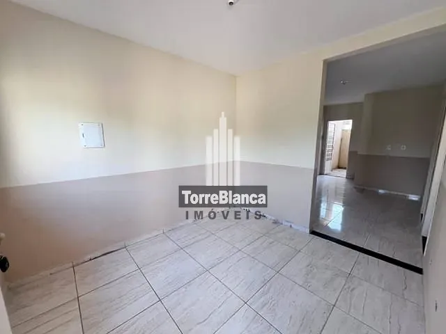 Casa com 51m² 2 quartos e 1 banheiro, à venda, no bairro Uvaranas em Ponta Grossa