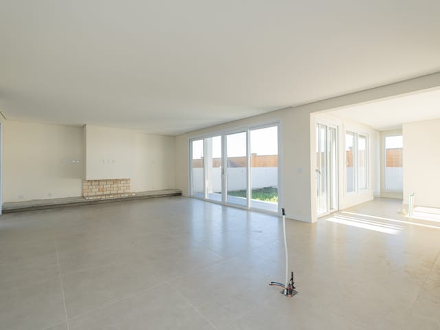 Casa 4 quartos e 5 banheiros, à venda, no bairro Laranjal em Pelotas