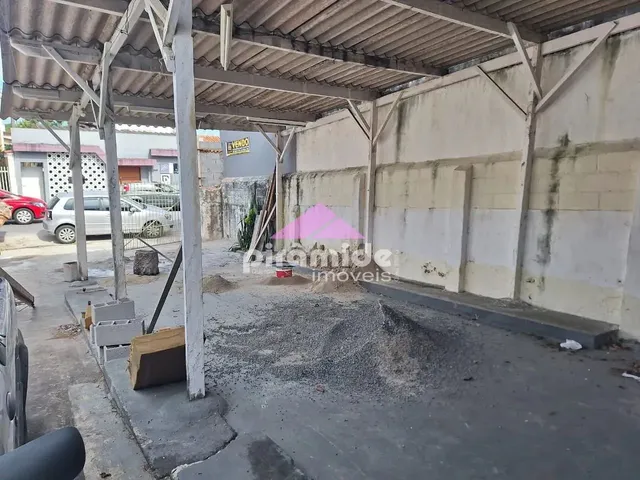 Casa com 550m² 5 quartos e 3 banheiros, à venda, no bairro Centro em Caraguatatuba