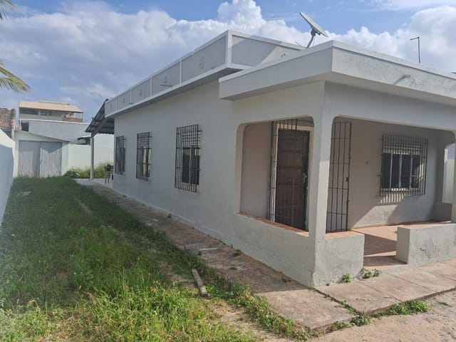 Casa 3 quartos e 2 banheiros, à venda, no bairro São Francisco de Itabapoana/RJ em São Francisco de Itabapoana