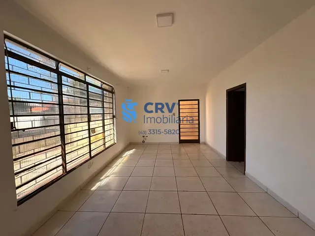 Casa com 300m² 3 quartos e 2 banheiros, para alugar, no bairro Arco Íris em Londrina
