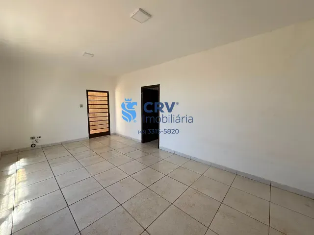 Casa com 300m² 3 quartos e 2 banheiros, para alugar, no bairro Arco Íris em Londrina