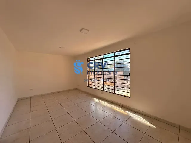 Casa com 300m² 3 quartos e 2 banheiros, para alugar, no bairro Arco Íris em Londrina