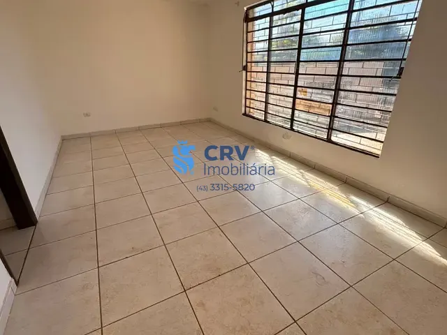 Casa com 300m² 3 quartos e 2 banheiros, para alugar, no bairro Arco Íris em Londrina