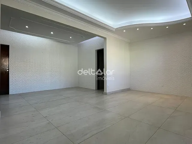Casa com 190m² 4 quartos e 6 banheiros, para alugar, no bairro Planalto em Belo Horizonte