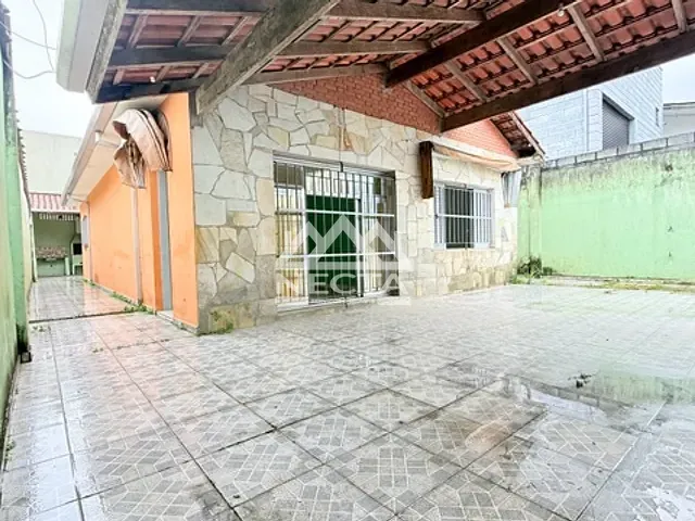 Casa com 228m² 2 quartos e 2 banheiros, à venda, no bairro Praia das Palmeiras em Caraguatatuba
