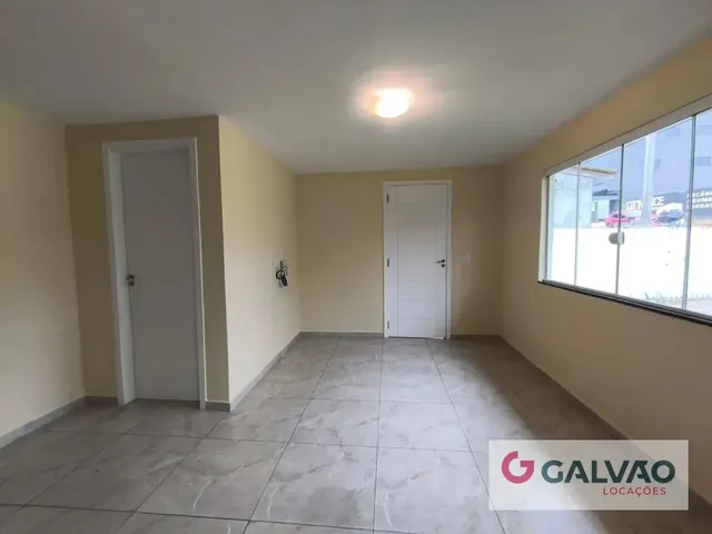 Casa 3 quartos e 1 banheiro, para alugar, no bairro Pilarzinho em Curitiba