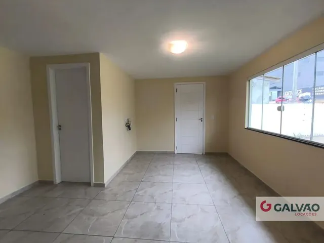 Casa 3 quartos e 1 banheiro, para alugar, no bairro Pilarzinho em Curitiba