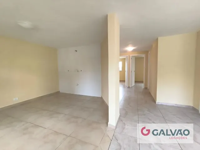 Casa 3 quartos e 1 banheiro, para alugar, no bairro Pilarzinho em Curitiba