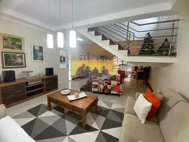 Casa com 372m², à venda, no bairro Parque das Indústrias em Paulínia