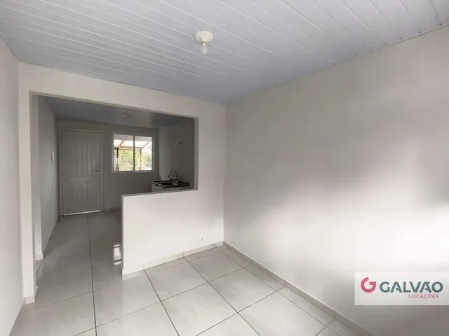 Casa 2 quartos e 1 banheiro, para alugar, no bairro Barreirinha em Curitiba