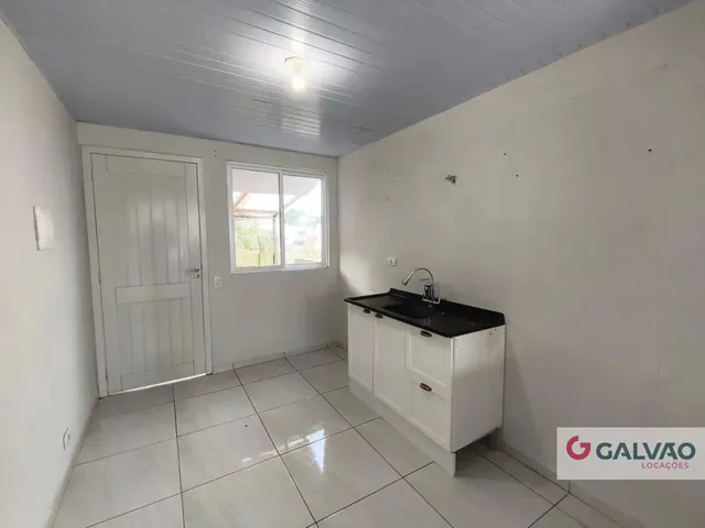 Casa 2 quartos e 1 banheiro, para alugar, no bairro Barreirinha em Curitiba