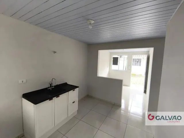 Casa 2 quartos e 1 banheiro, para alugar, no bairro Barreirinha em Curitiba