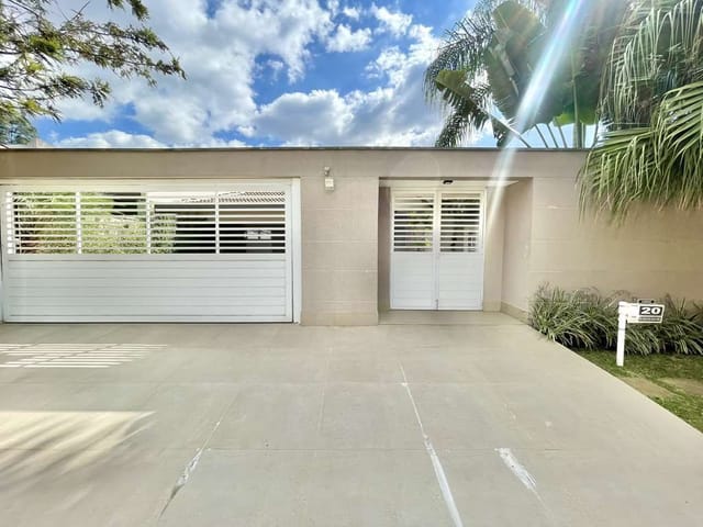 Casa com 900m² 2 quartos e 5 banheiros, à venda, no bairro Granja Viana II em Cotia