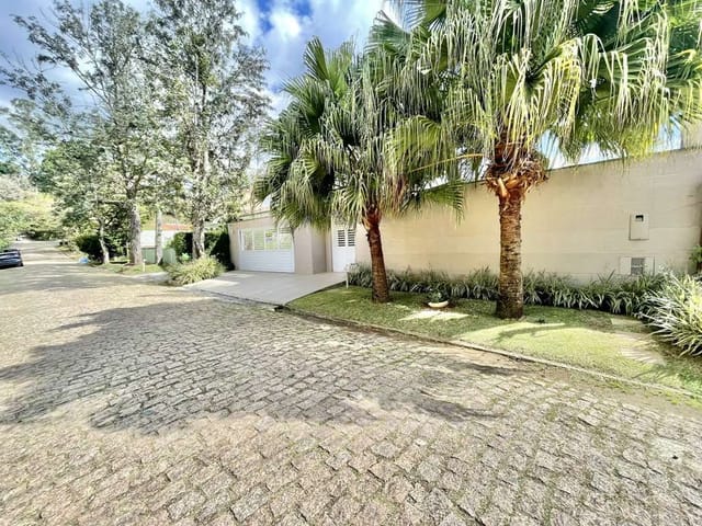 Casa com 900m² 2 quartos e 5 banheiros, à venda, no bairro Granja Viana II em Cotia