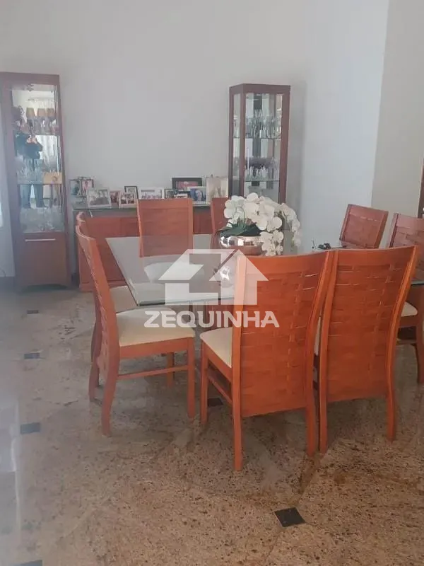 Casa, 4 quartos, 298 m² - Foto 2