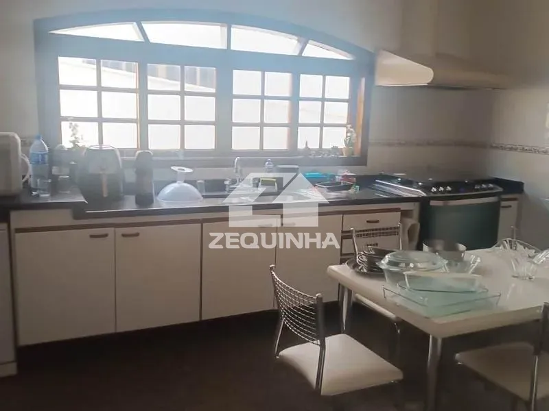 Casa, 4 quartos, 298 m² - Foto 3
