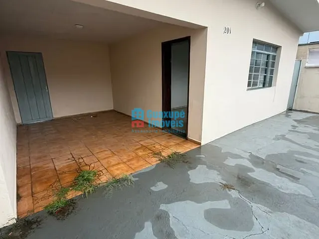 Casa com 300m² 3 quartos e 1 banheiro, à venda, no bairro Vila Magalhães em Guaxupé