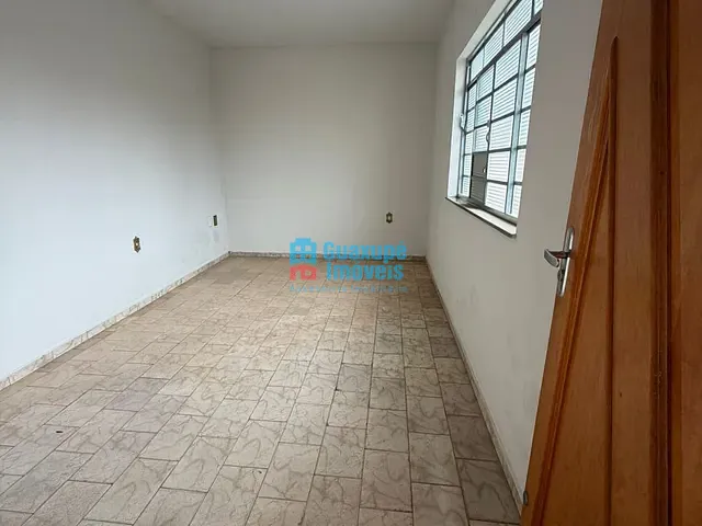 Casa com 300m² 3 quartos e 1 banheiro, à venda, no bairro Vila Magalhães em Guaxupé