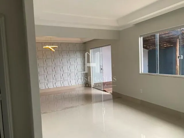 Casa com 267m² 3 quartos e 2 banheiros, à venda, no bairro Parque Anhanguera em Goiânia
