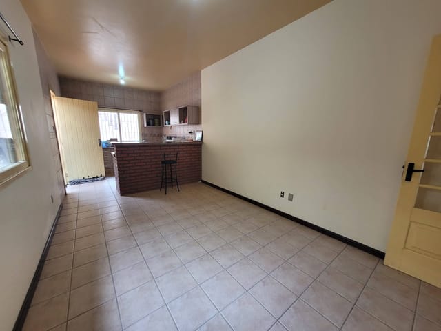 Casa 2 quartos e 2 banheiros, à venda, no bairro Centro em Pelotas