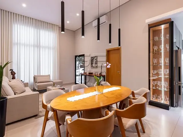 Casa com 250m² 3 quartos e 3 banheiros, à venda, no bairro Jardim Montecatini em Londrina