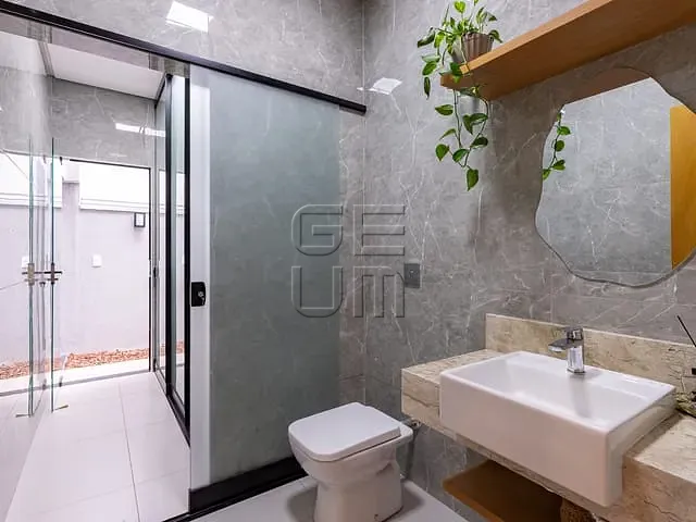 Casa com 250m² 3 quartos e 3 banheiros, à venda, no bairro Jardim Montecatini em Londrina