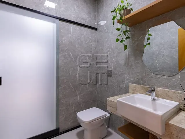 Casa com 250m² 3 quartos e 3 banheiros, à venda, no bairro Jardim Montecatini em Londrina