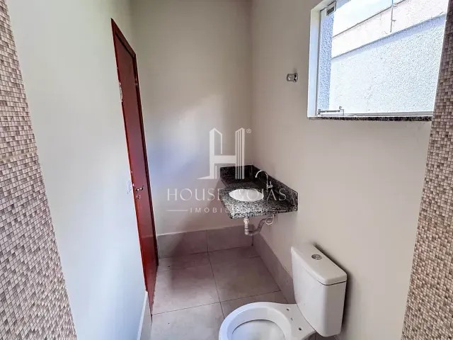 Casa com 205m² 2 quartos e 2 banheiros, à venda, no bairro Independência - 1º Complemento Setor das Mansões em Aparecida de Goiânia