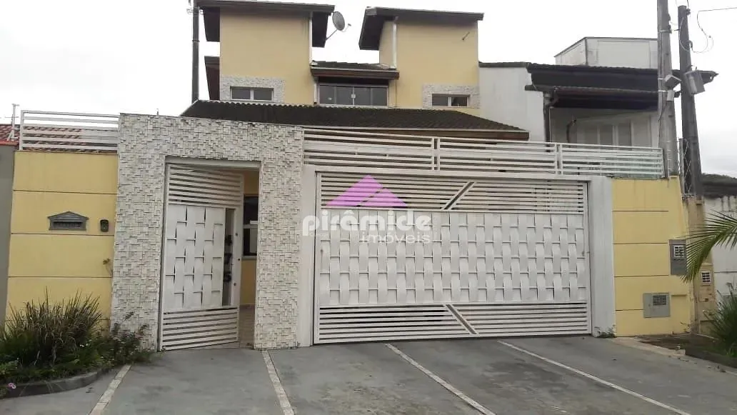 Casa, 3 quartos, 215 m² - Foto 2