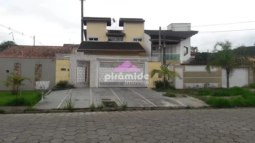 Casa, 3 quartos, 215 m² - Foto 1