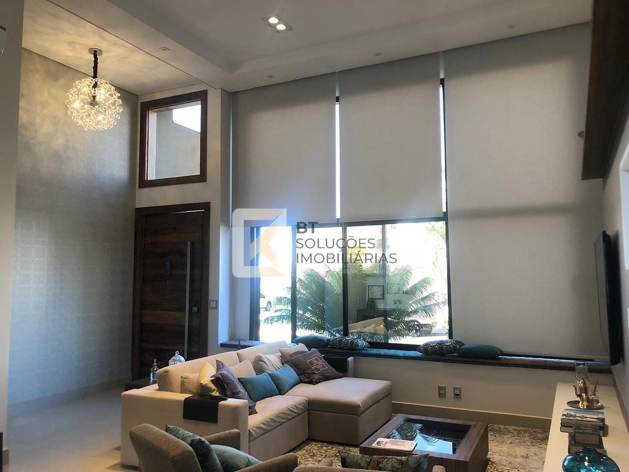 Casa à venda e aluguel com 3 quartos, 209m² - Foto 1