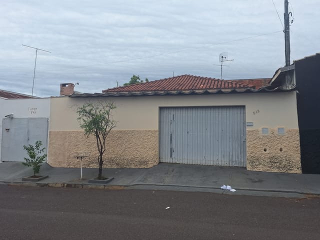 Casa 3 quartos e 2 banheiros, para alugar, no bairro Jardim Vale do Sol em Birigüi