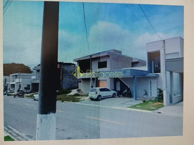 Casa com 300m² 4 quartos e 4 banheiros, à venda, no bairro Água Preta em Pindamonhangaba