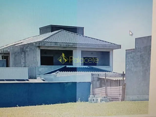 Casa com 300m² 4 quartos e 4 banheiros, à venda, no bairro Água Preta em Pindamonhangaba