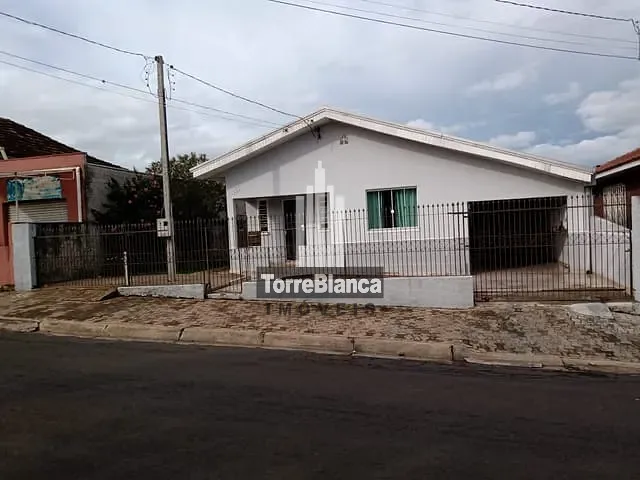 Casa com 462m² 5 quartos e 2 banheiros, à venda, no bairro Uvaranas em Ponta Grossa