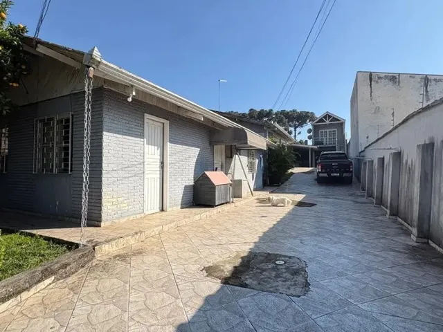 Casa com 480m² 3 quartos e 2 banheiros, à venda, no bairro Lindóia em Curitiba