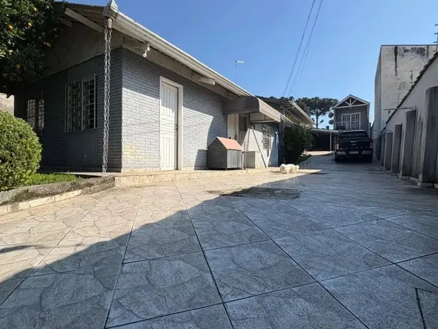 Casa com 480m² 3 quartos e 2 banheiros, à venda, no bairro Lindóia em Curitiba