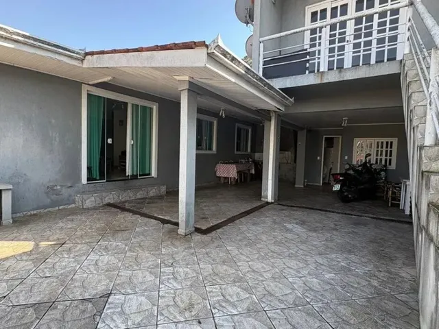Casa com 480m² 3 quartos e 2 banheiros, à venda, no bairro Lindóia em Curitiba