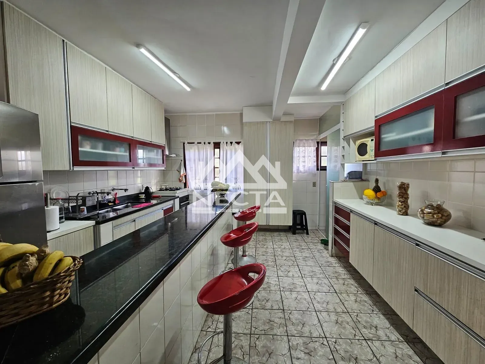 Casa, 2 quartos, 210 m² - Foto 1