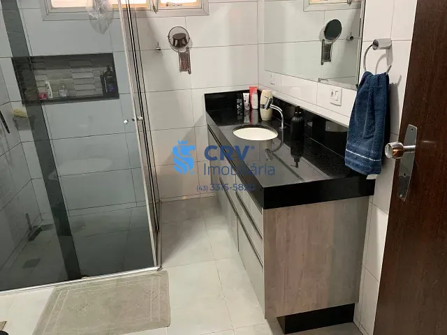 Casa 3 quartos e 4 banheiros, à venda, no bairro Champagnat em Londrina