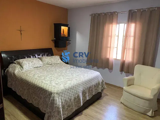 Casa 3 quartos e 4 banheiros, à venda, no bairro Champagnat em Londrina